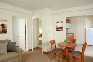 romer house waikiki adults only