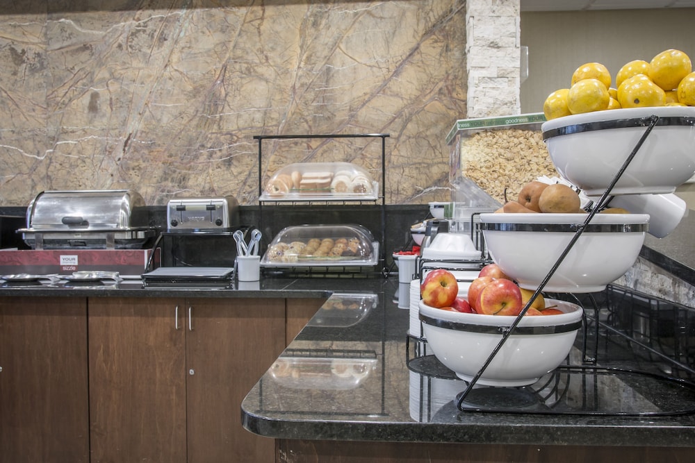 comfort inn metro airport