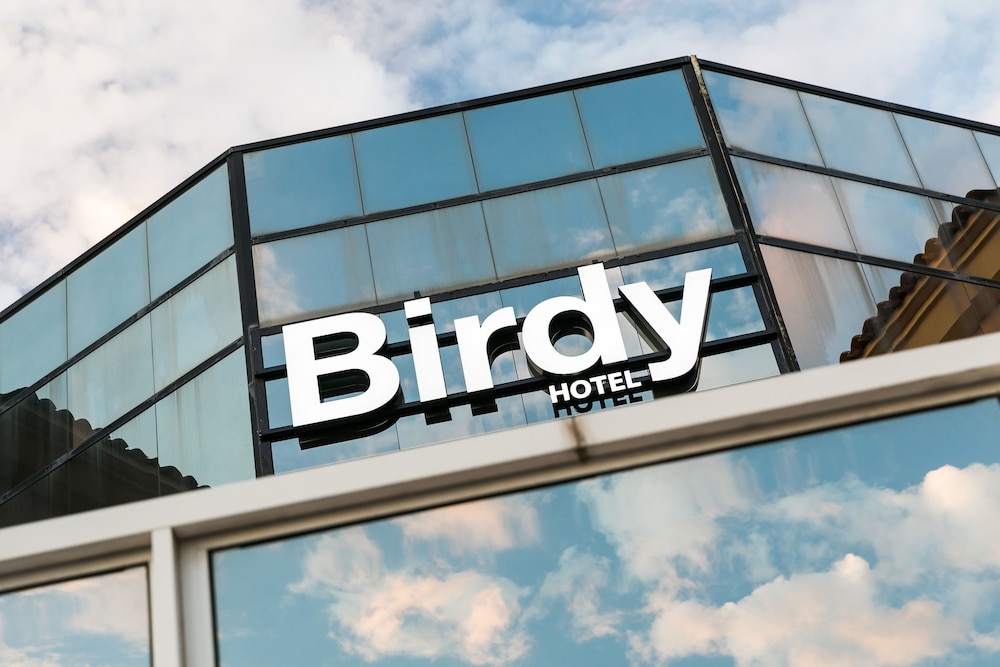hotel birdy by happyculture