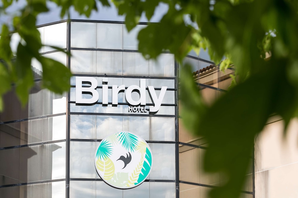 hotel birdy by happyculture