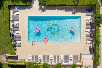 hotel birdy by happyculture
