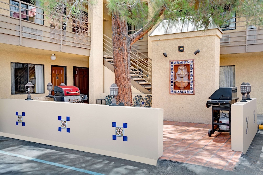 days inn by wyndham las vegas airport near the strip