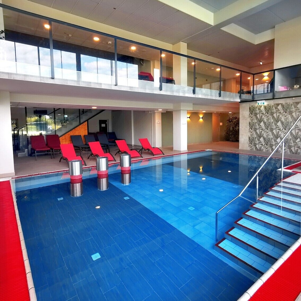 thermenhotel all in red