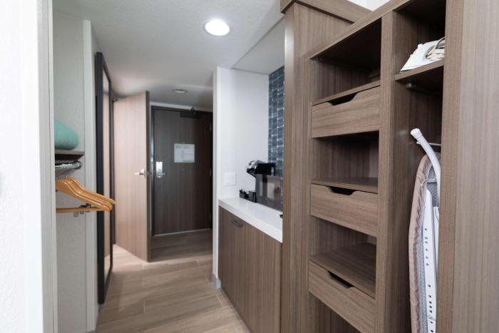 hilton garden inn des moines airport