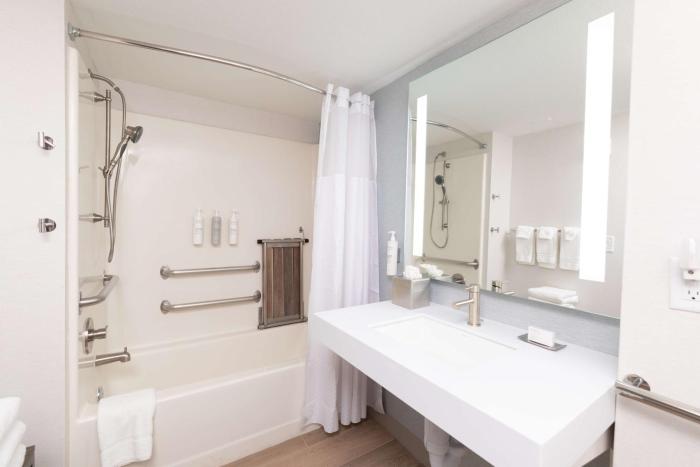 hilton garden inn des moines airport