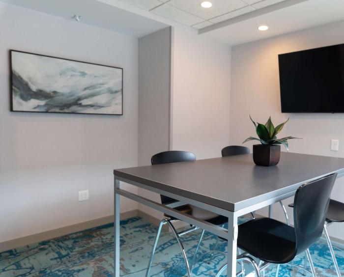 hilton garden inn des moines airport