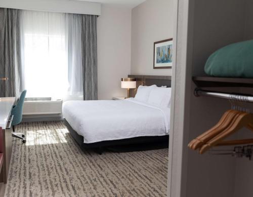 hilton garden inn des moines airport