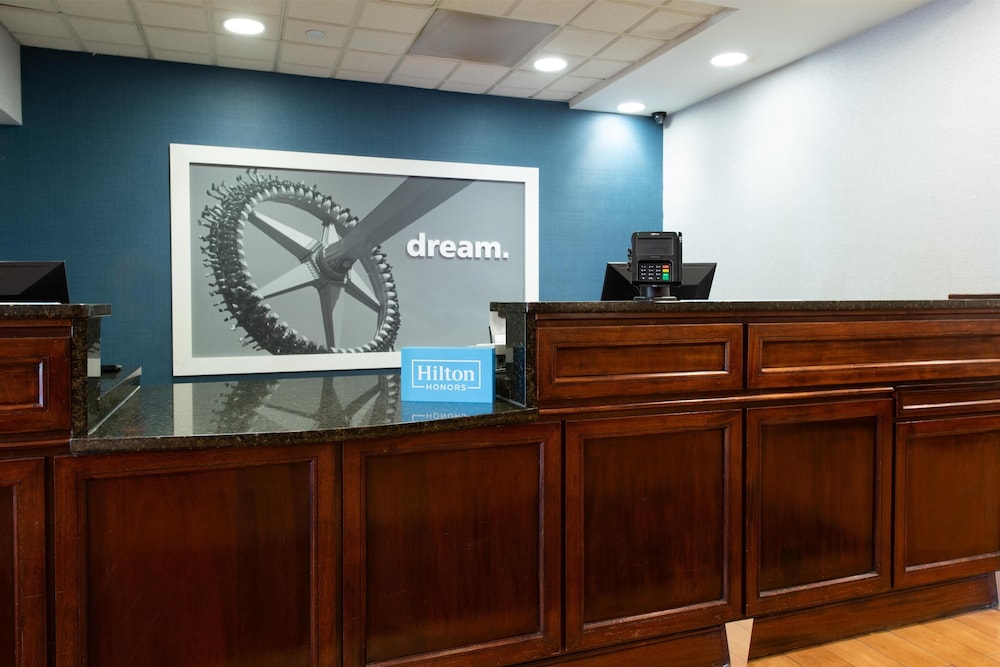 hampton inn newport news yorktown