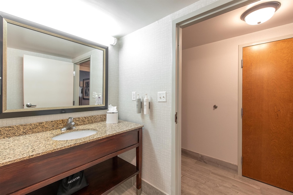 hampton inn newport news yorktown