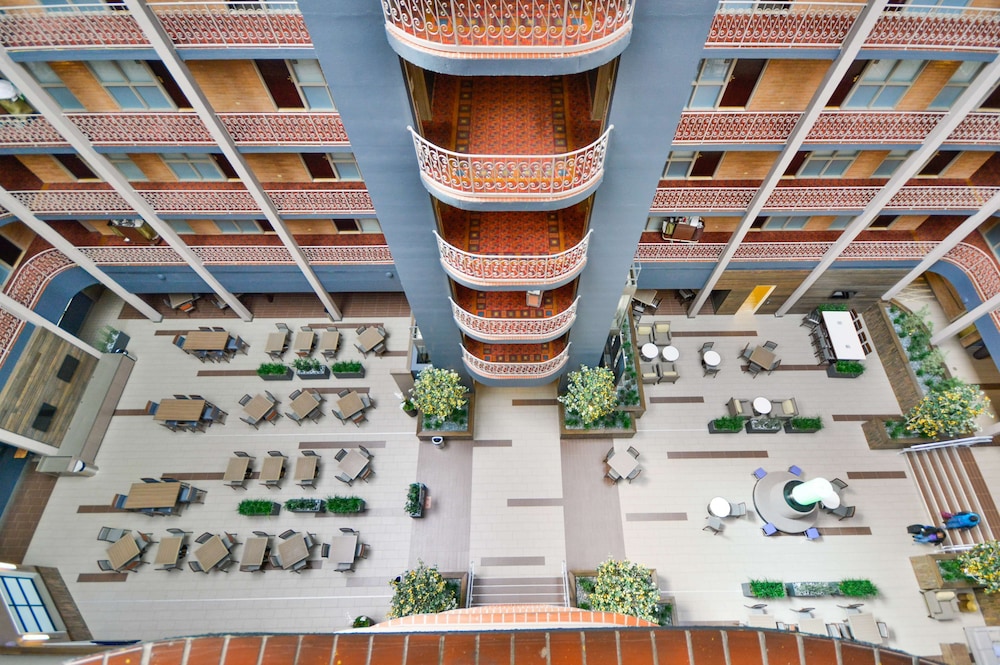 embassy suites by hilton denver central park