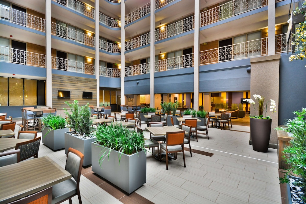 embassy suites by hilton denver central park