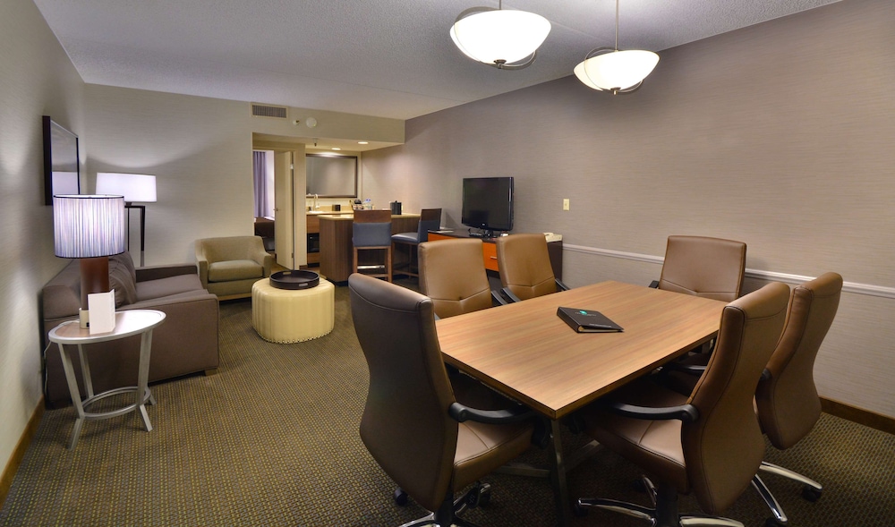 embassy suites by hilton denver central park