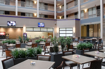 embassy suites by hilton denver central park