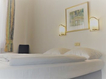 hotel konigshof the arthouse