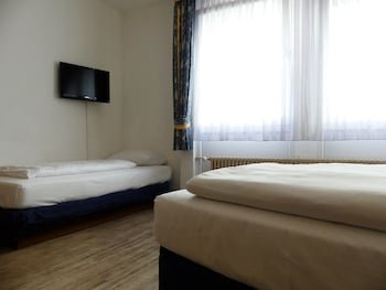 hotel konigshof the arthouse