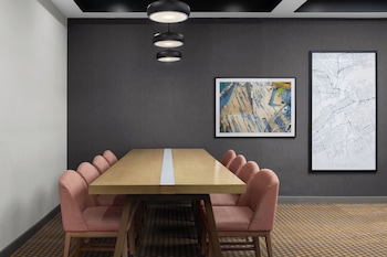 Holiday Inn Ottawa East By Ihg,Nottawa>>Gloucester,3 star