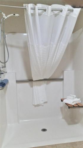 rock island inn and suites