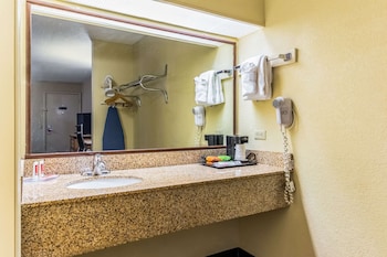 econo lodge whiteville