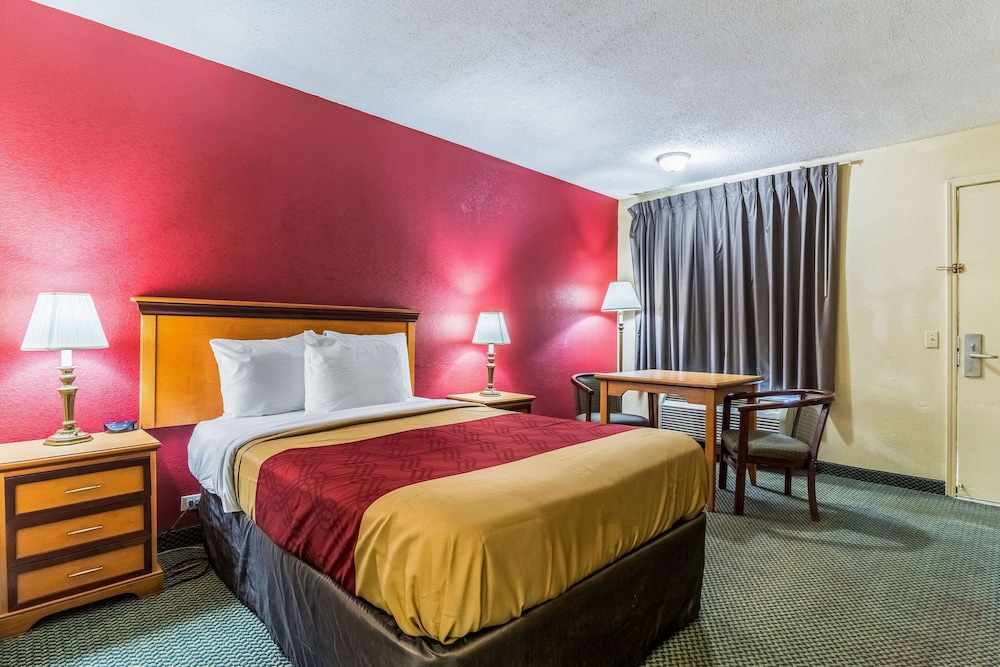 econo lodge whiteville