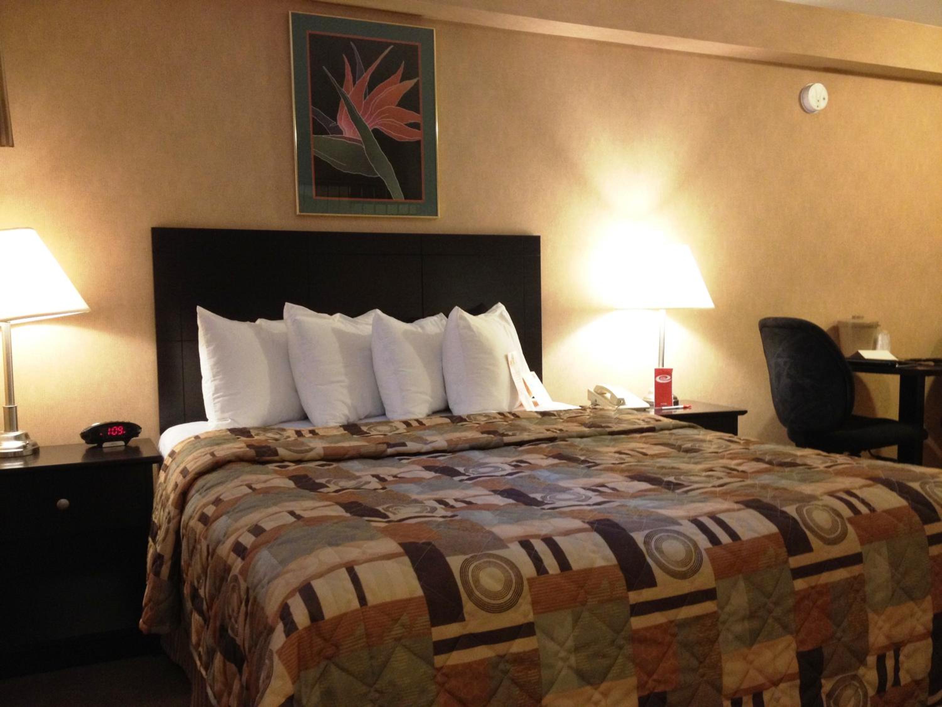 woodstock inn and suites