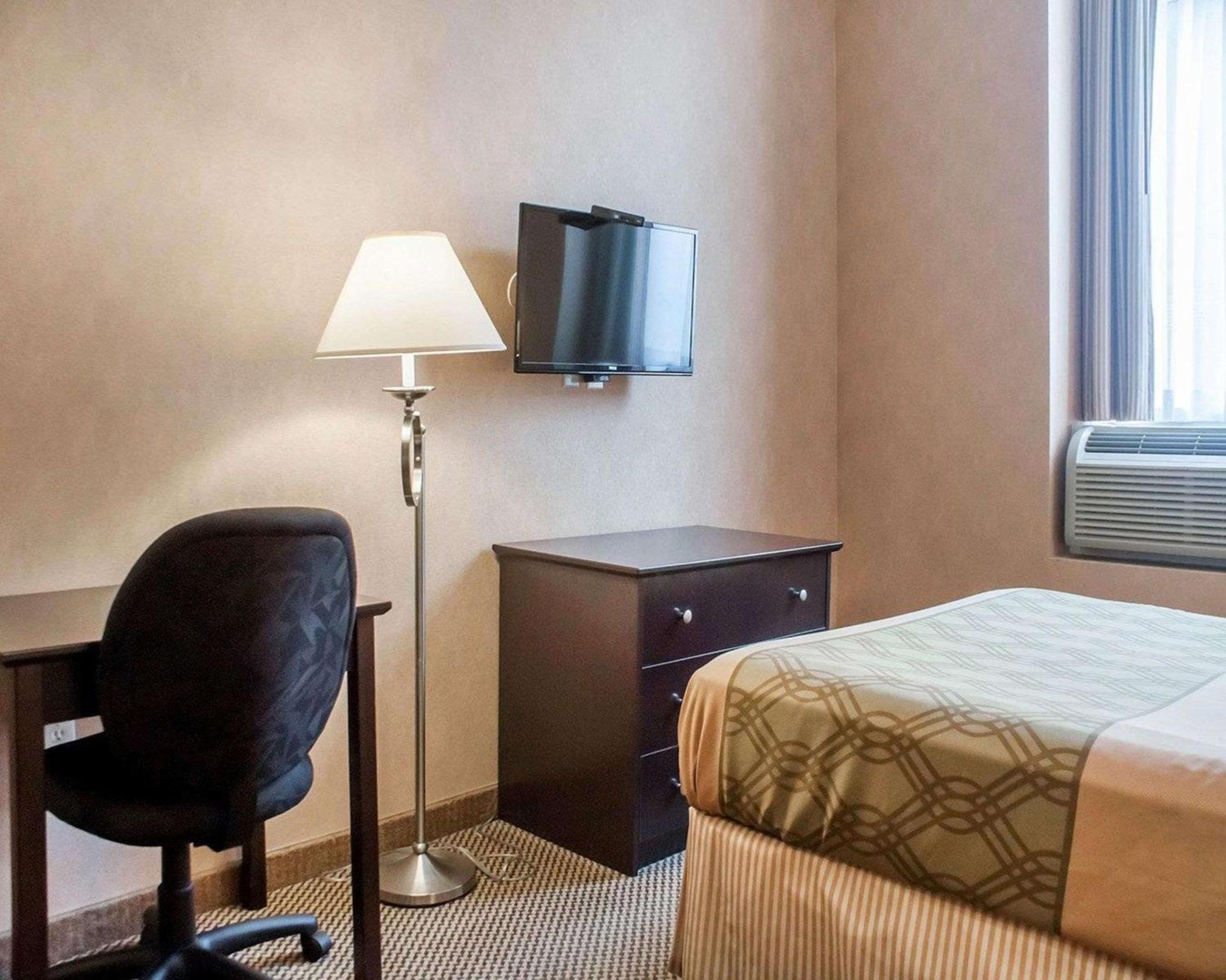 woodstock inn and suites