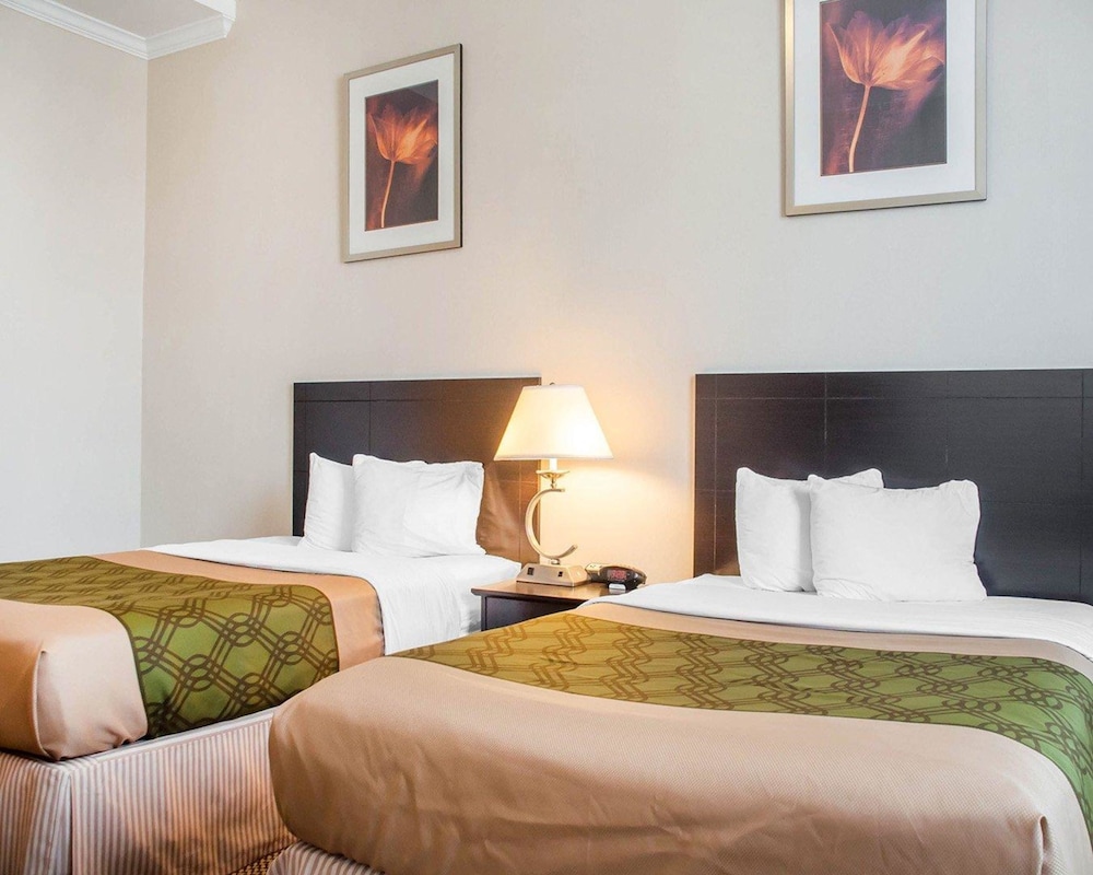 woodstock inn and suites
