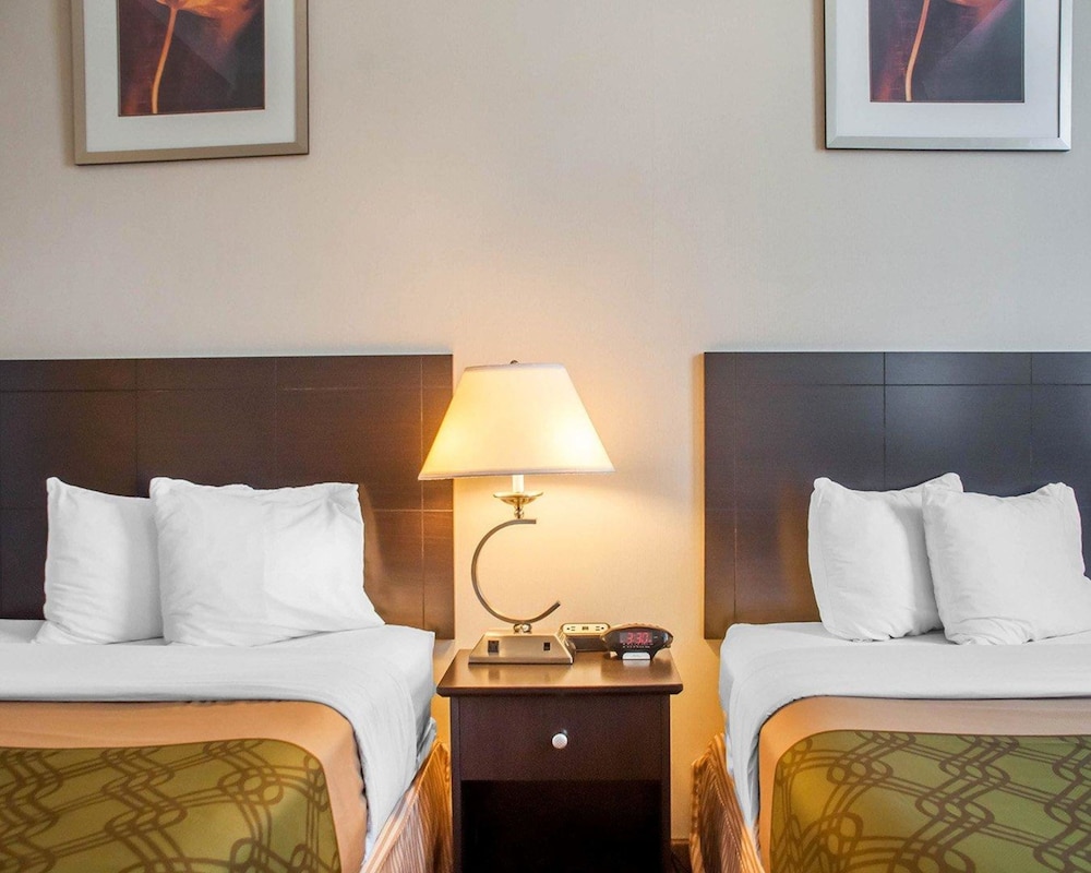 woodstock inn and suites