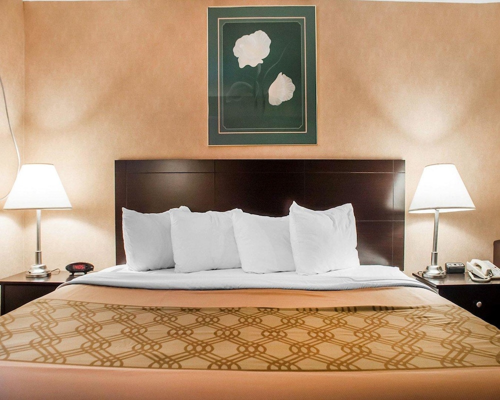 woodstock inn and suites