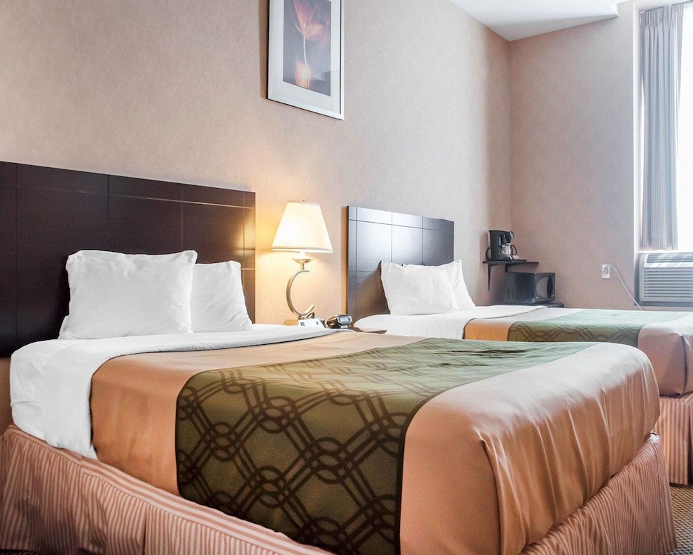woodstock inn and suites