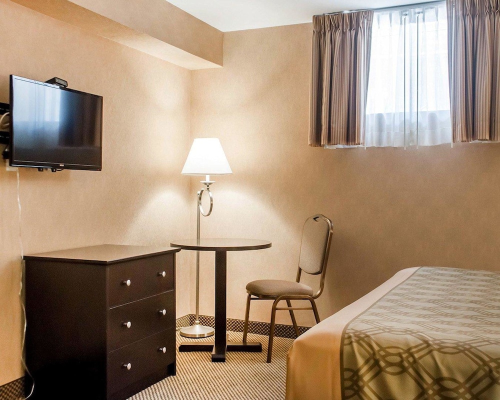 woodstock inn and suites
