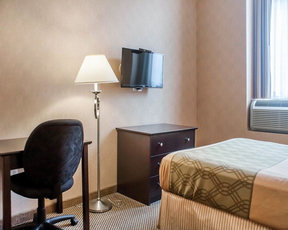 woodstock inn and suites