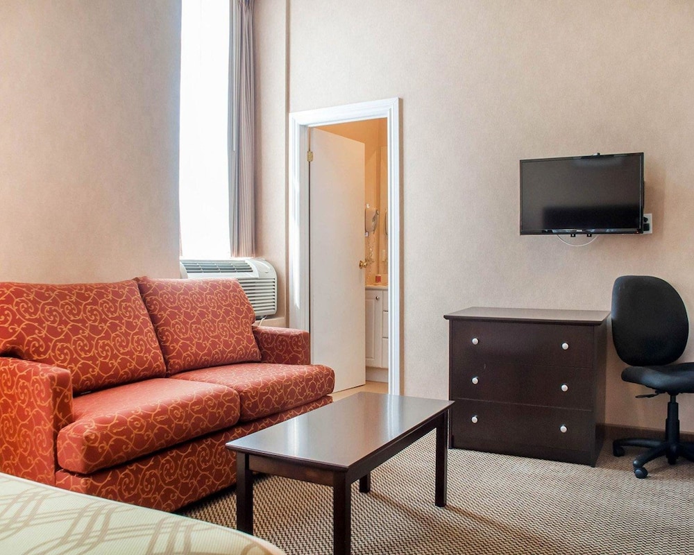 woodstock inn and suites