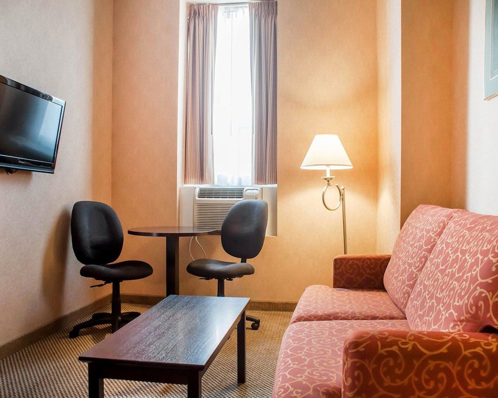 woodstock inn and suites