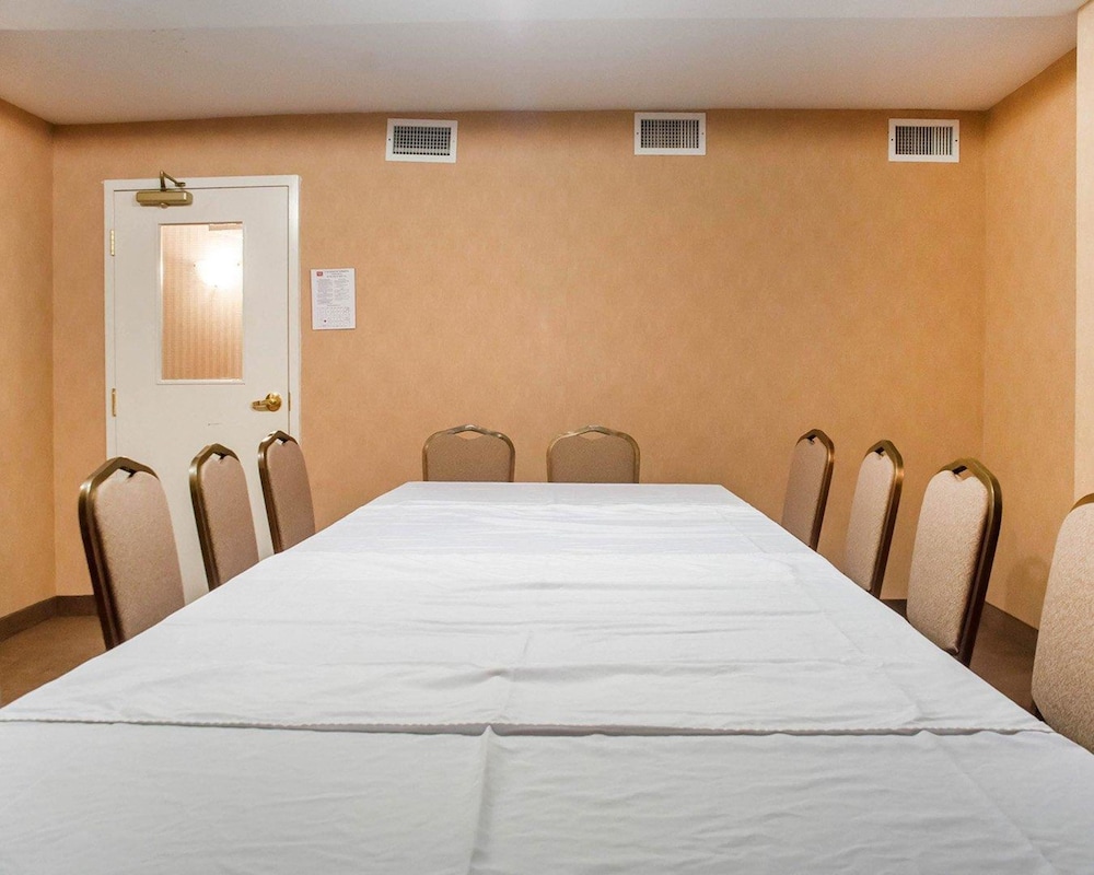 woodstock inn and suites
