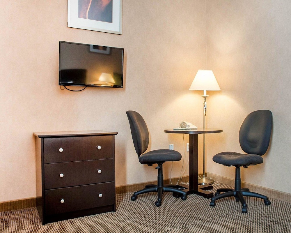 woodstock inn and suites