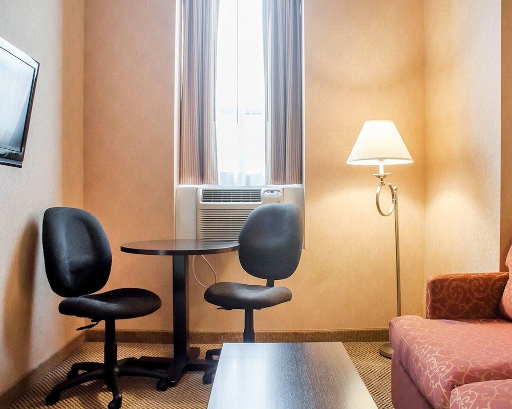 woodstock inn and suites