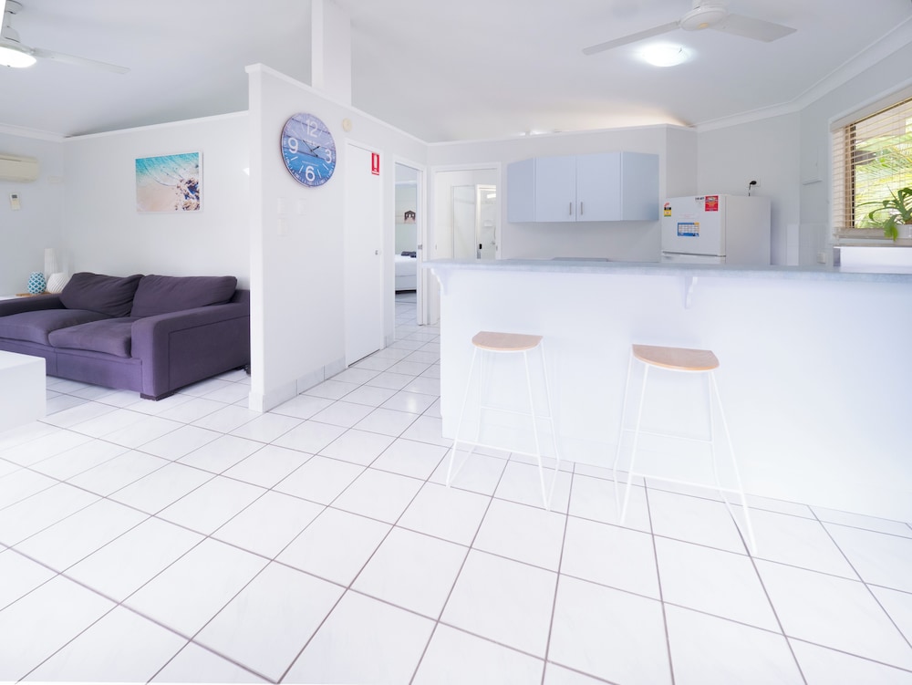 boyne island motel and villas