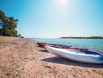 boyne island motel and villas