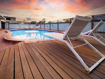 boyne island motel and villas
