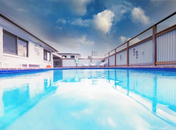 boyne island motel and villas