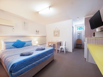 boyne island motel and villas