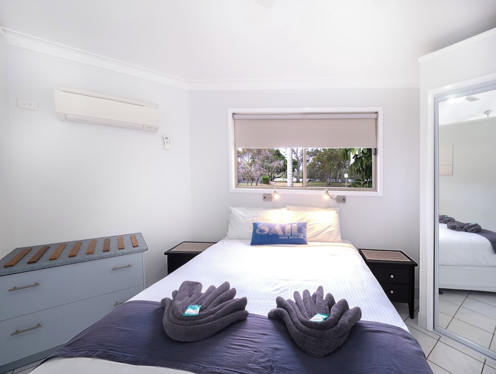 boyne island motel and villas
