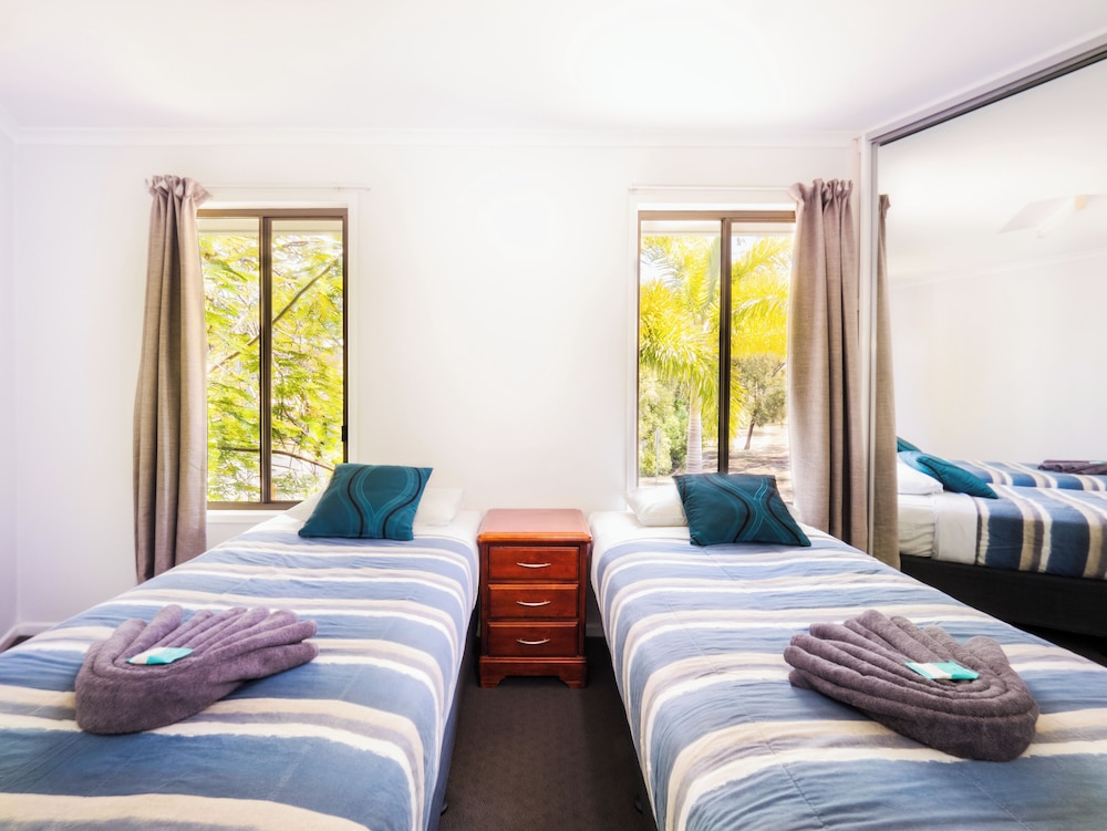 boyne island motel and villas