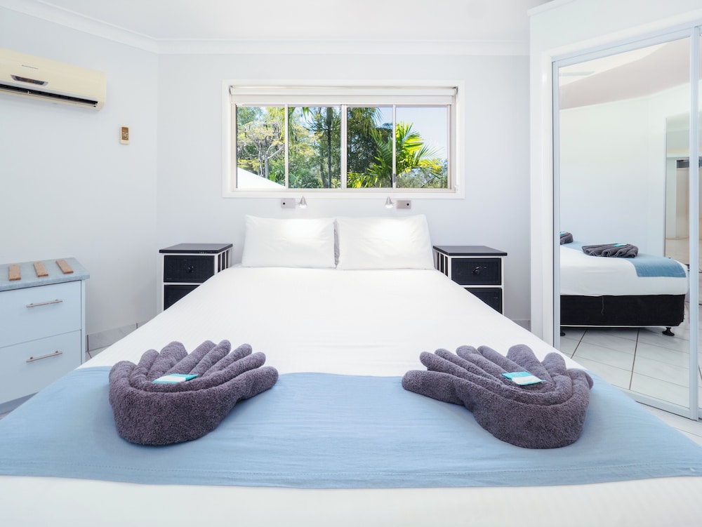 boyne island motel and villas