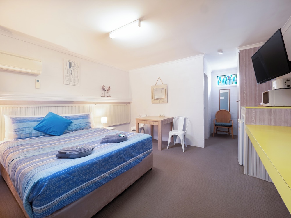 boyne island motel and villas