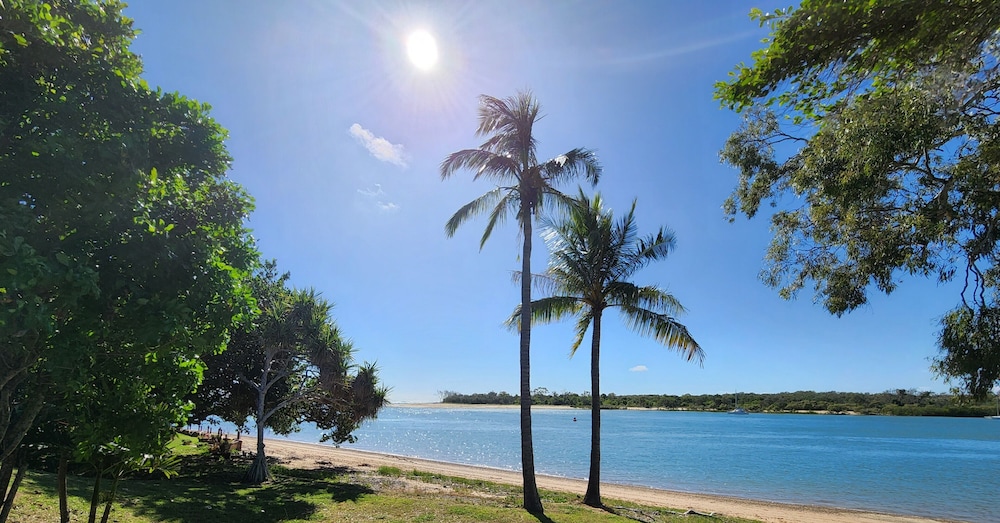boyne island motel and villas