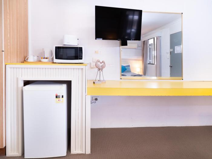 boyne island motel and villas