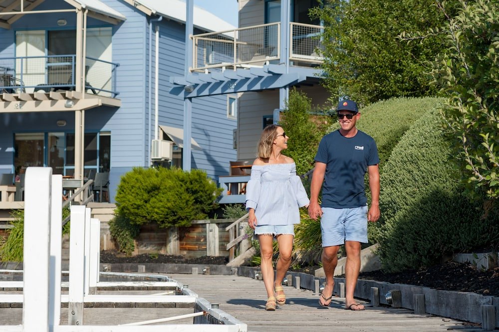 Captains Cove Resort - Waterfront Apartments,Forge Creek>>Bairnsdale,4 star