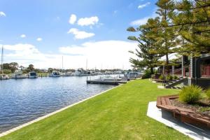 Mariners Cove At Paynesville Motel & Apartments,Gippsland>>Bairnsdale,4 star