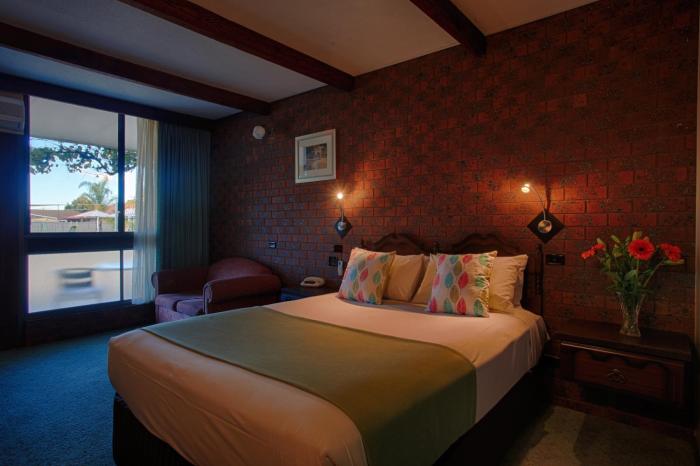 bell tower motor inn